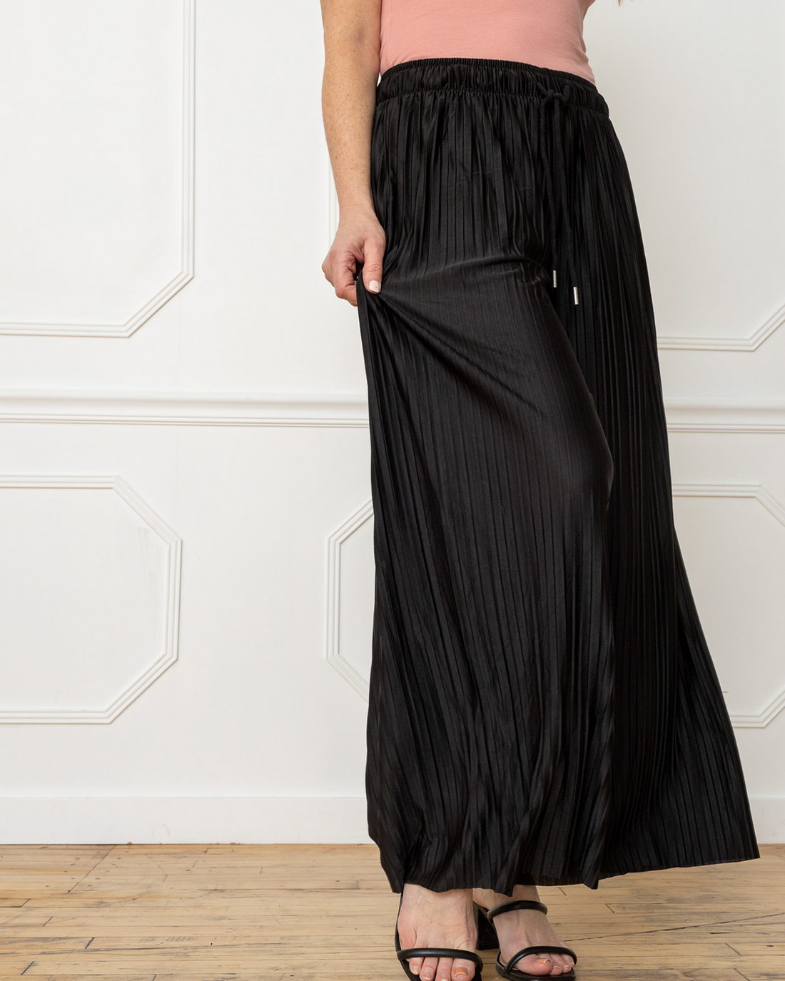 Zenana Woven Pleated Wide Leg Pants With Lining, Black