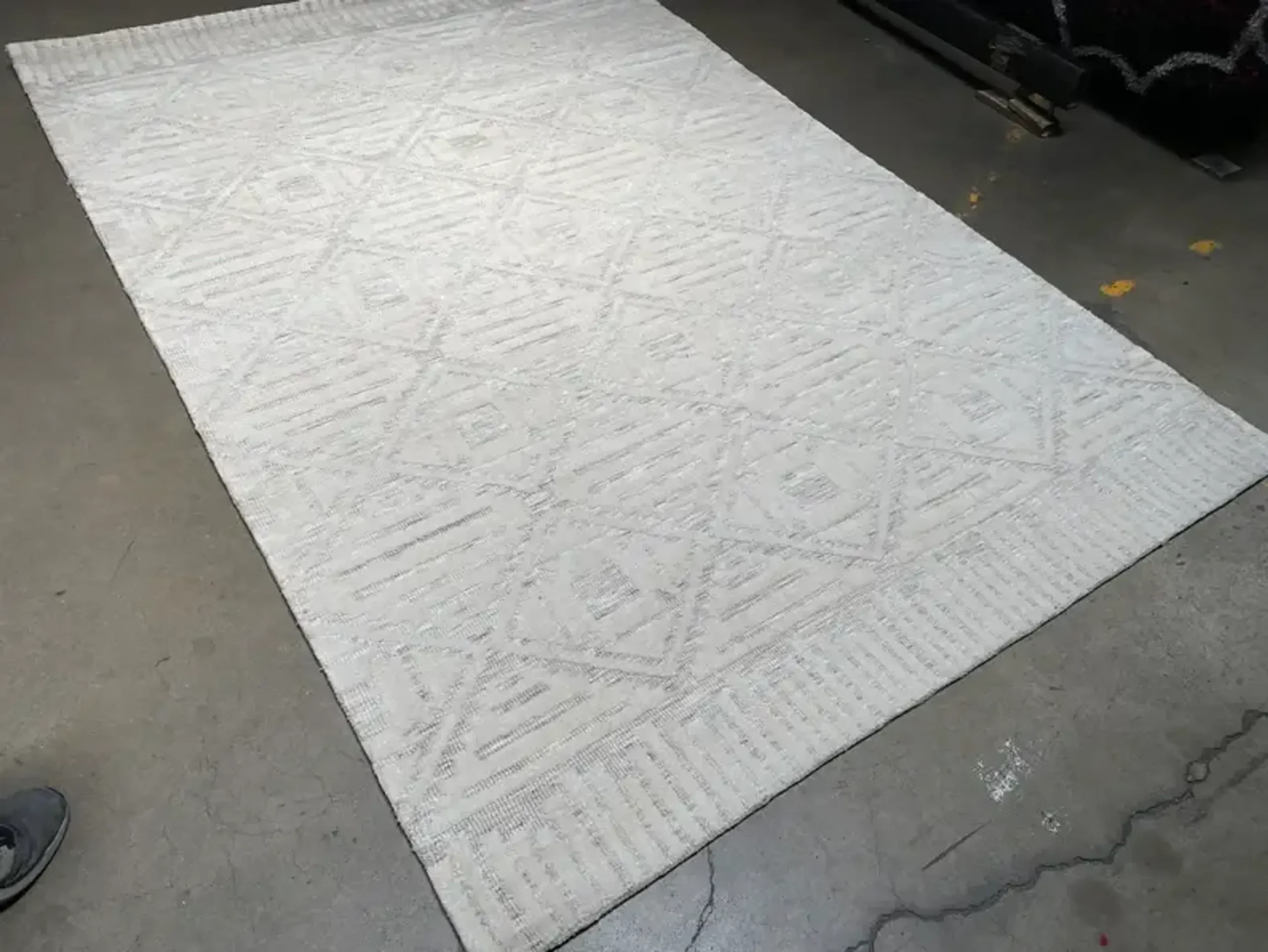 5'3" x 7'6" Feet Ivory Beige Cream Viscose Handmade Area Rug - Image 4