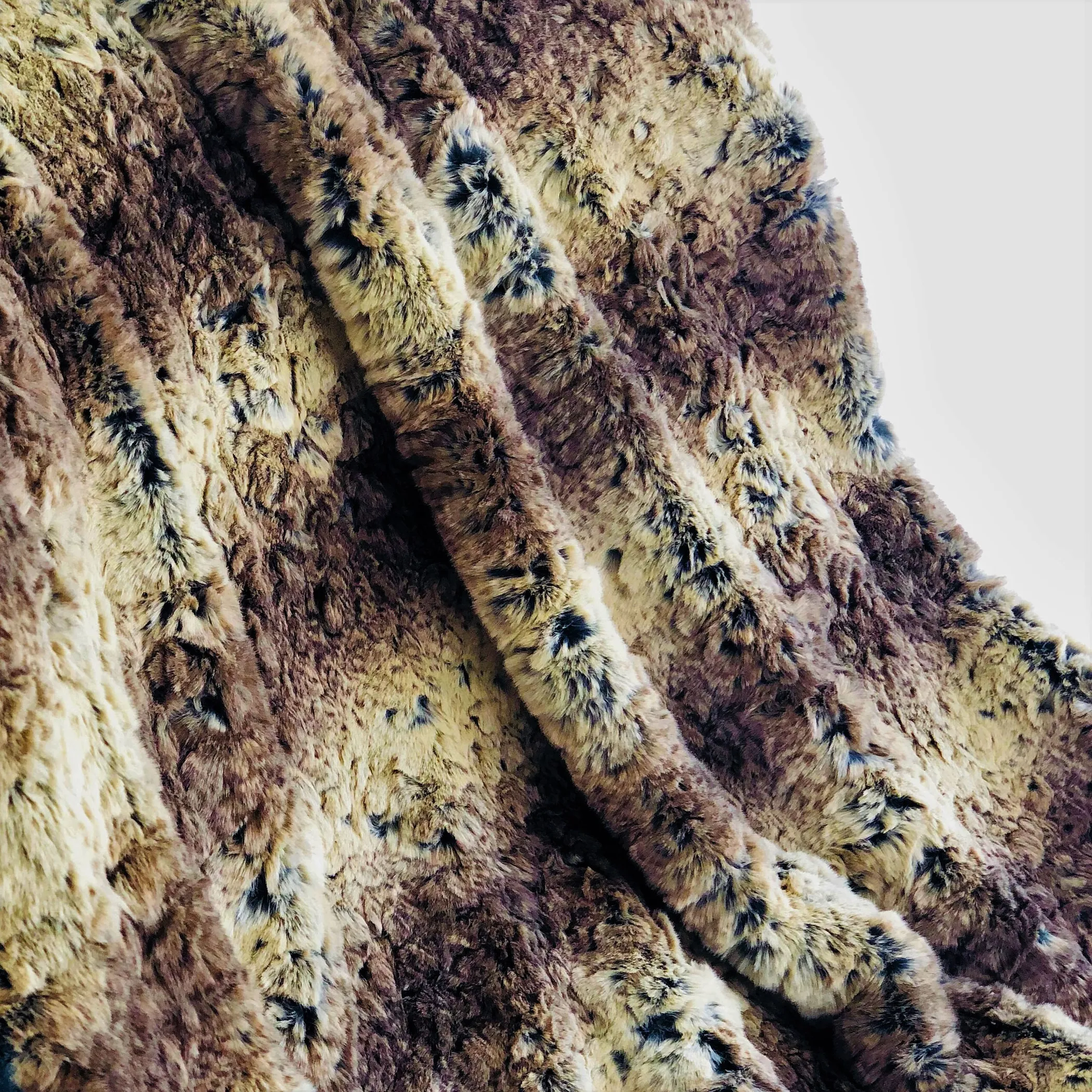 Plutus Beige and Brown Chinchilla Faux Fur Luxury Throw - Image 3