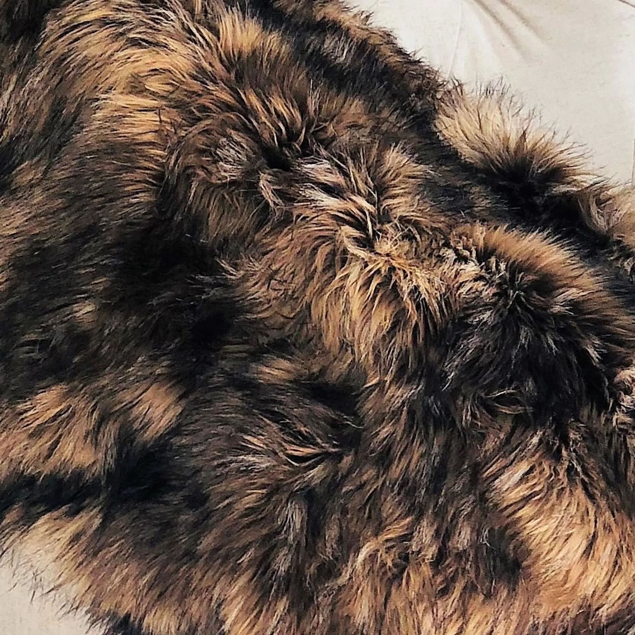 Plutus Brown Mountain Coyote Handmade Luxury Throw - Image 3