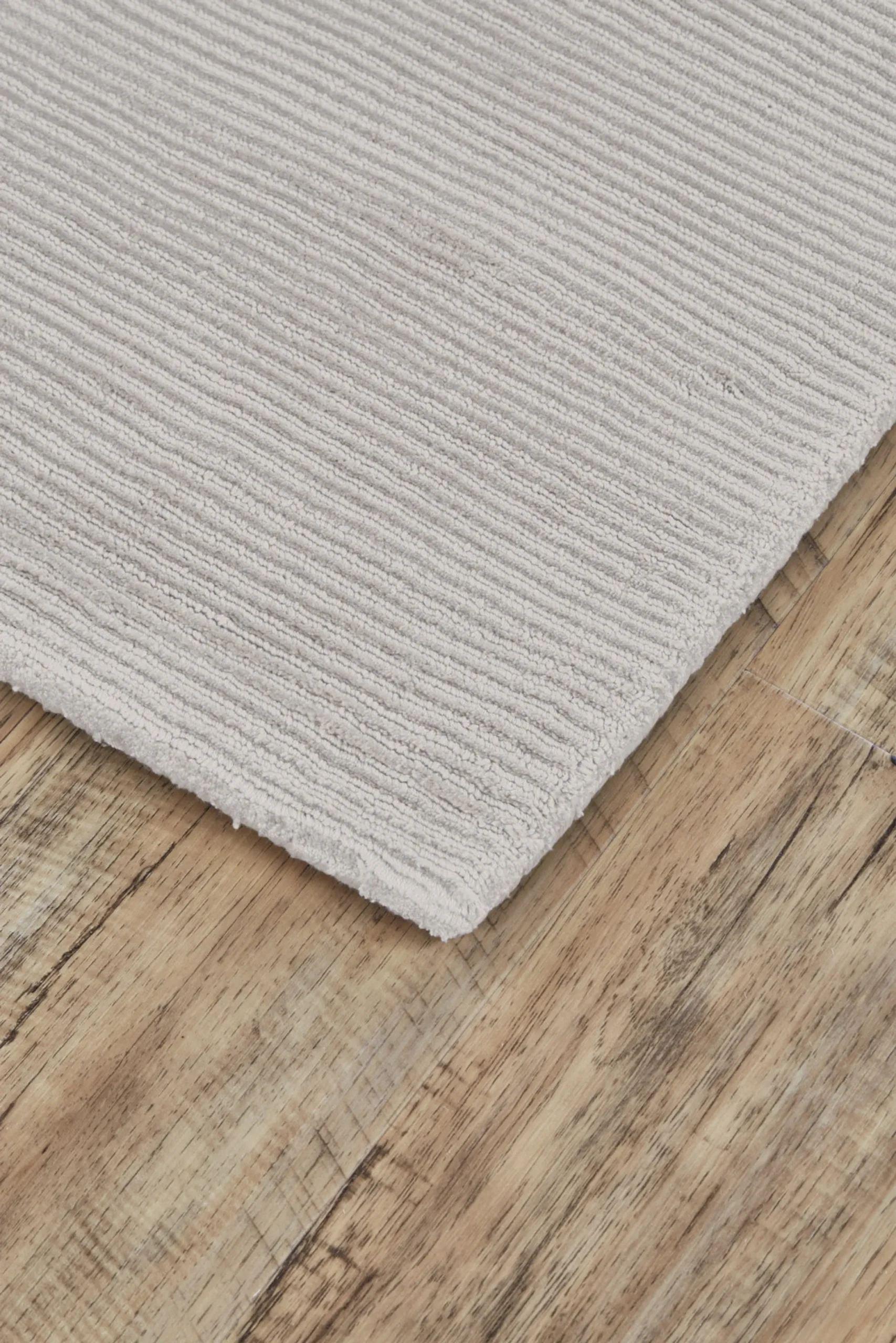 5' X 8' Gray And Silver Hand Woven Area Rug - Image 5