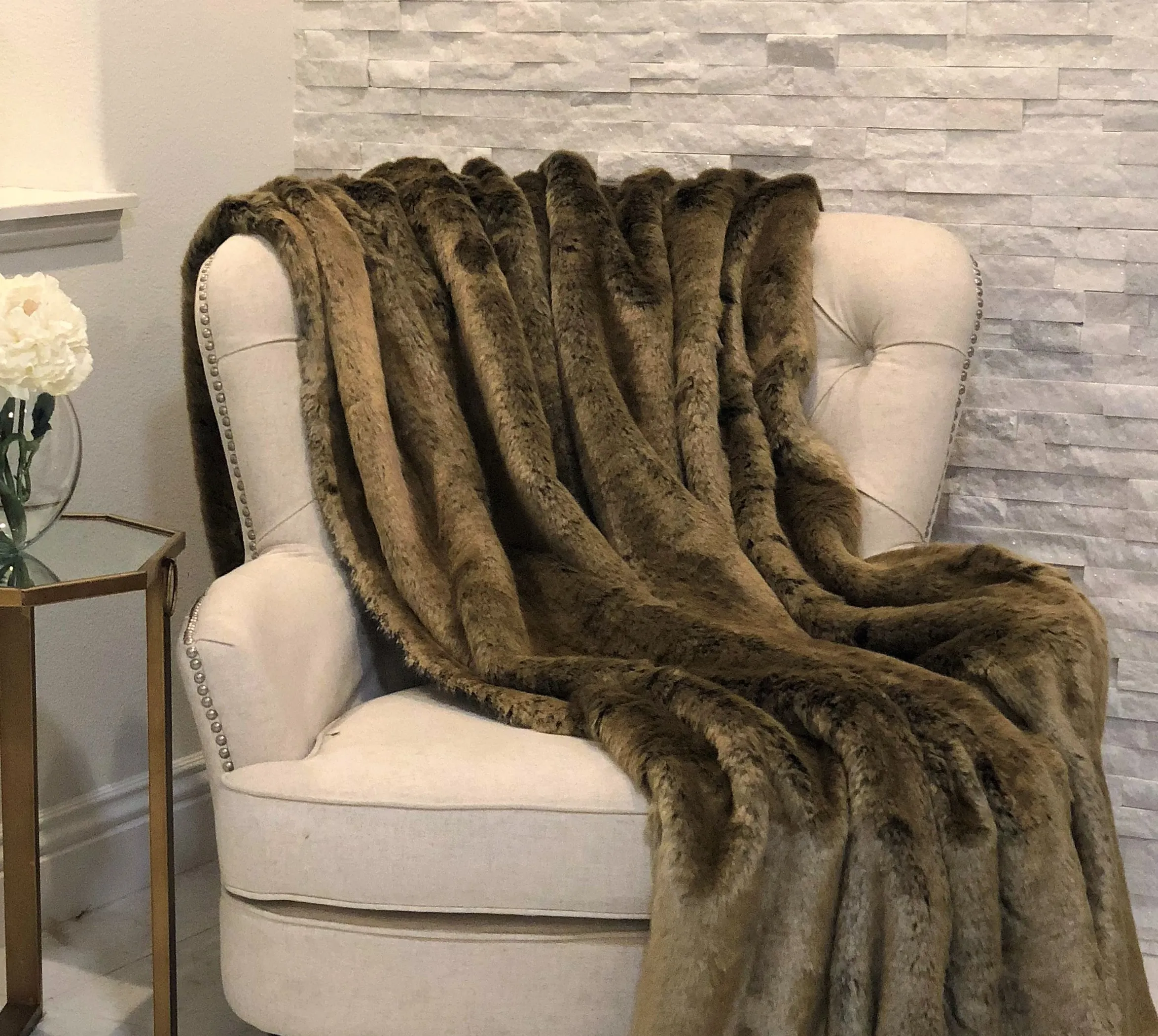 Plutus Tissavel Volga Rabbit Faux Fur Handmade Luxury Throw - Image 2