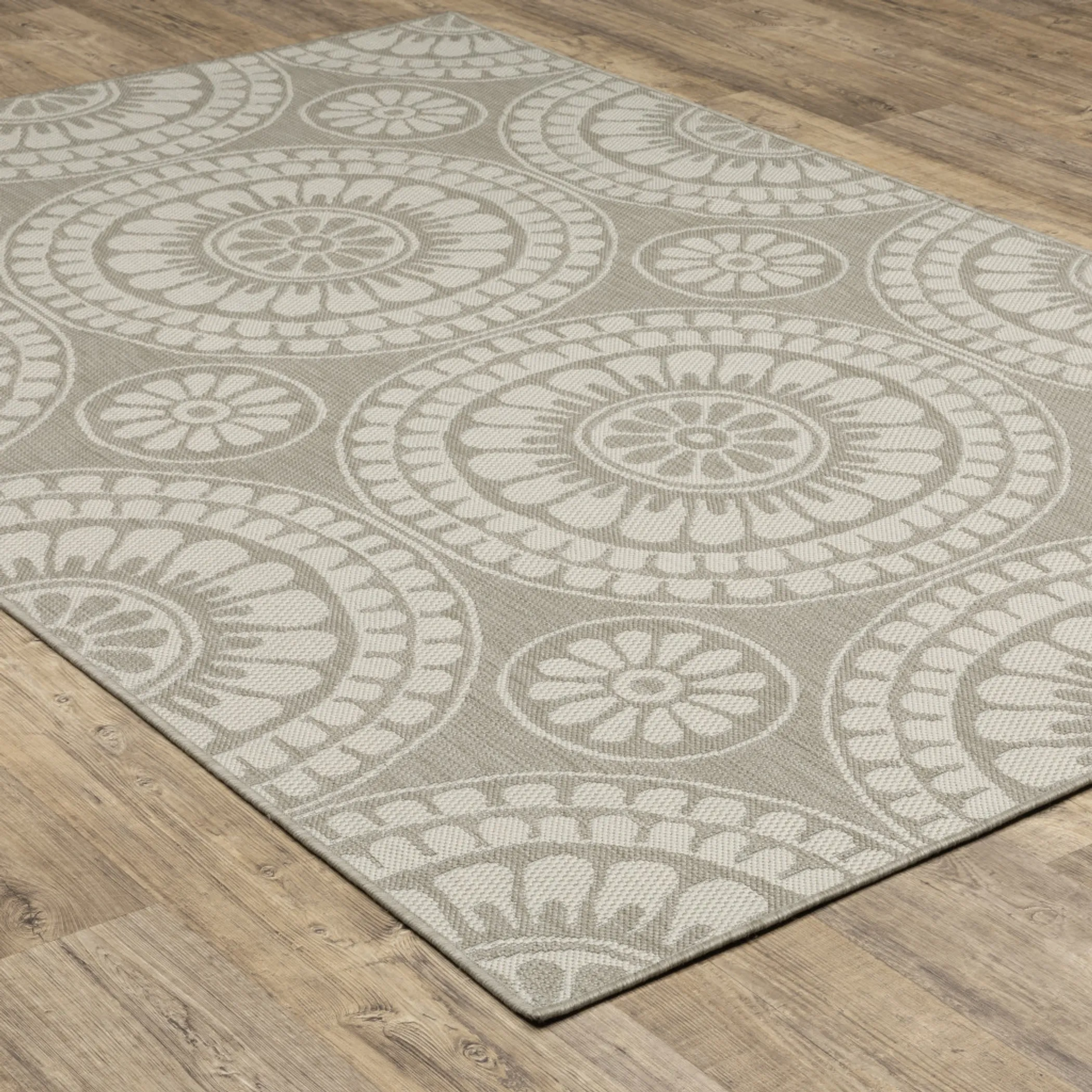 7' X 9' Gray and Ivory Geometric Stain Resistant Indoor Outdoor Area Rug - Image 4