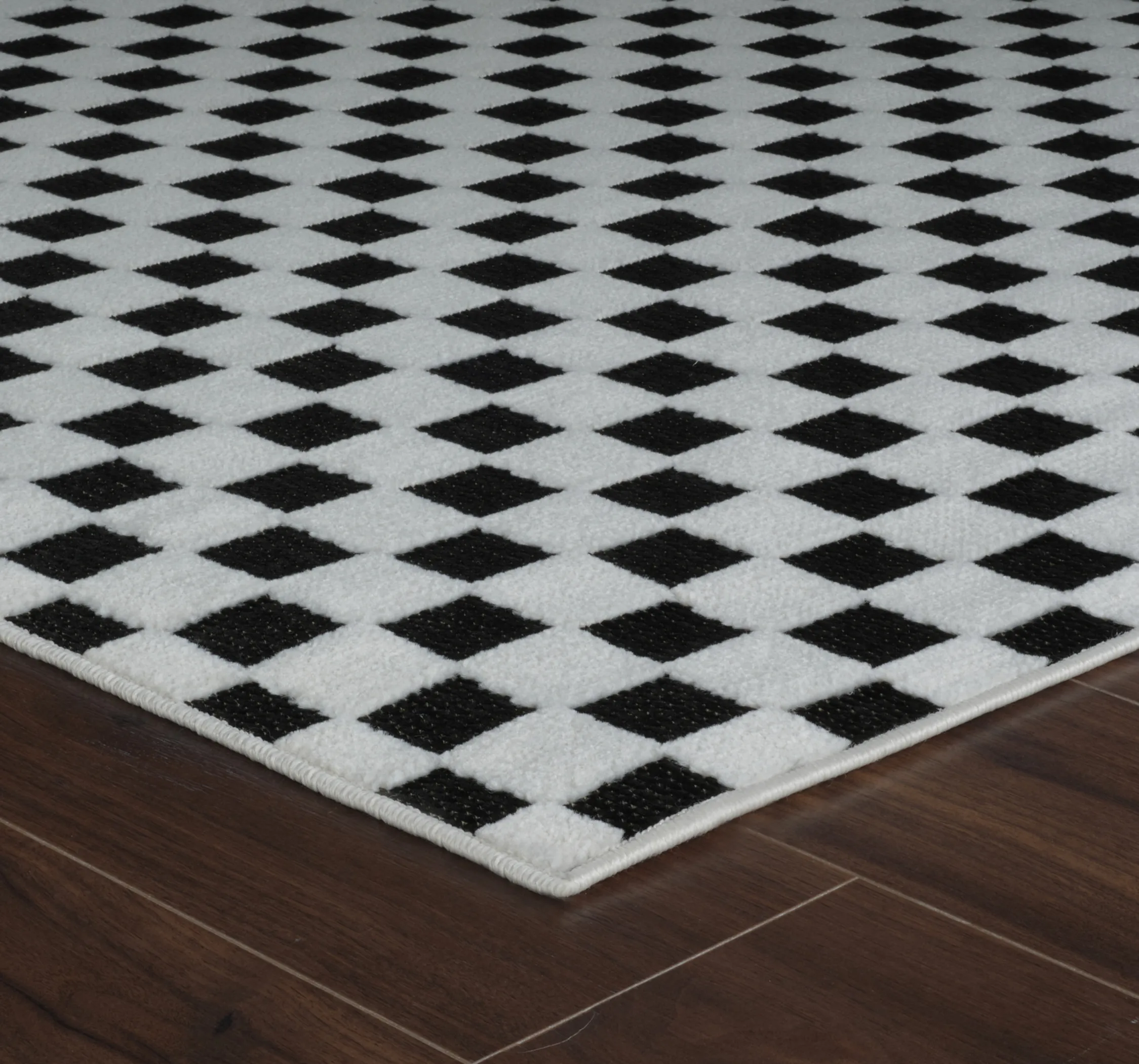 6' X 9' Black and White Geometric Distressed Indoor Outdoor Area Rug - Image 6