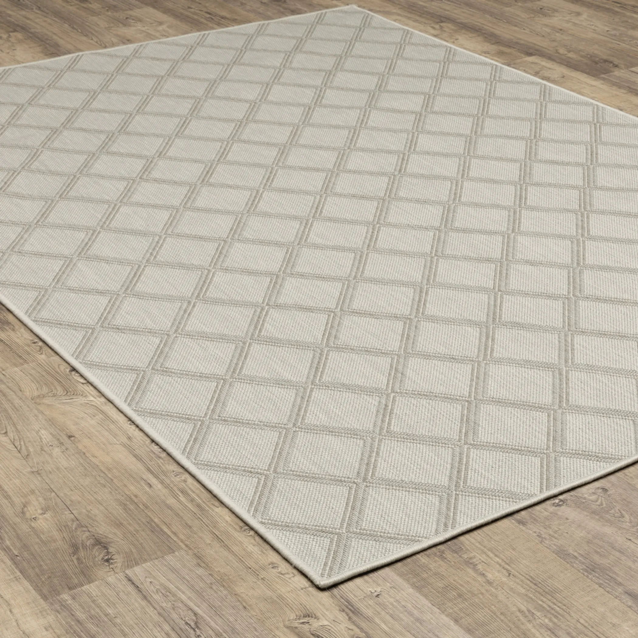 7' X 9' Gray and Ivory Geometric Stain Resistant Indoor Outdoor Area Rug - Image 4