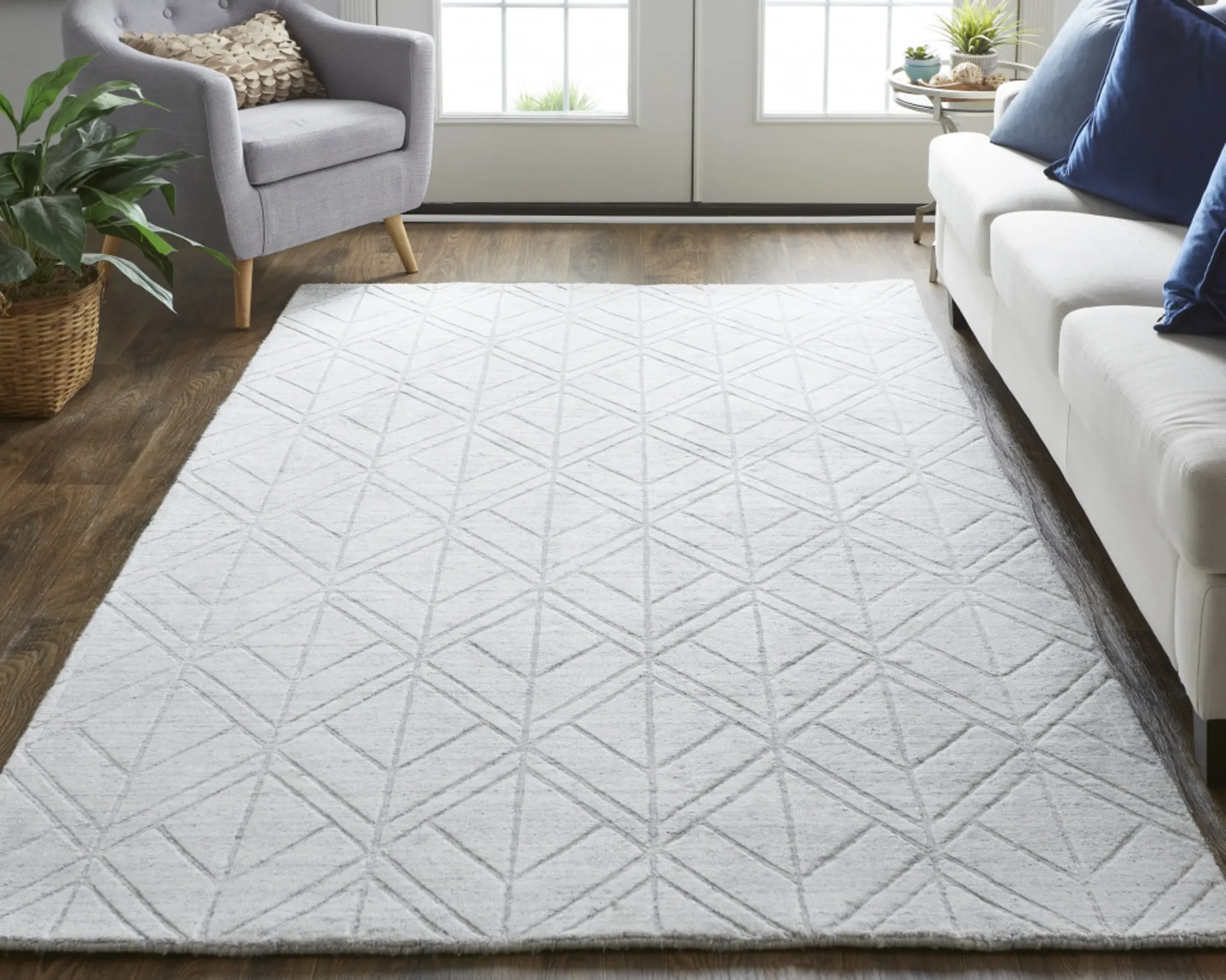 4' X 6' White and Silver Geometric Hand Woven Area Rug - Image 6