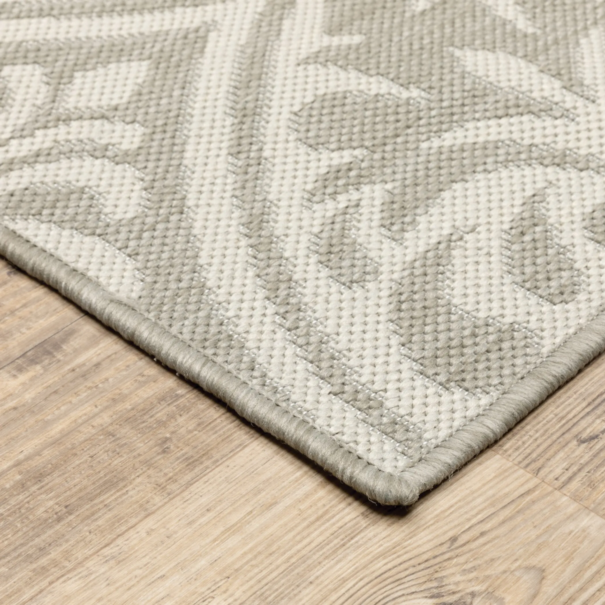 7' X 9' Gray and Ivory Floral Stain Resistant Indoor Outdoor Area Rug - Image 4