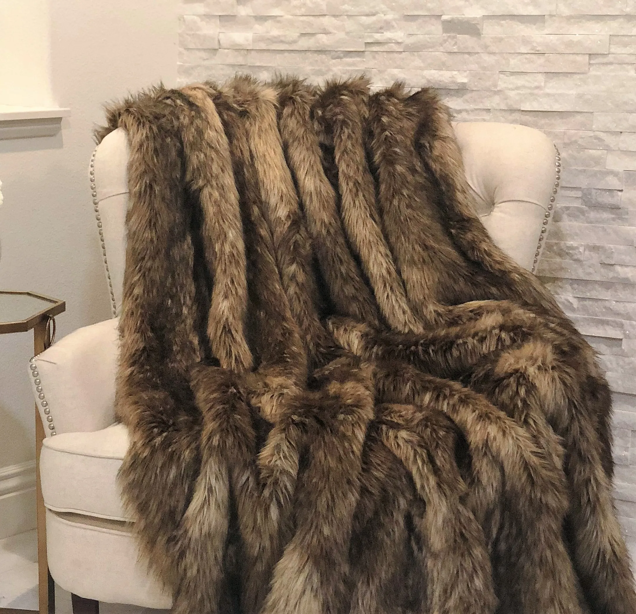 Plutus Mountain Coyote Handmade Luxury Throw - Image 2