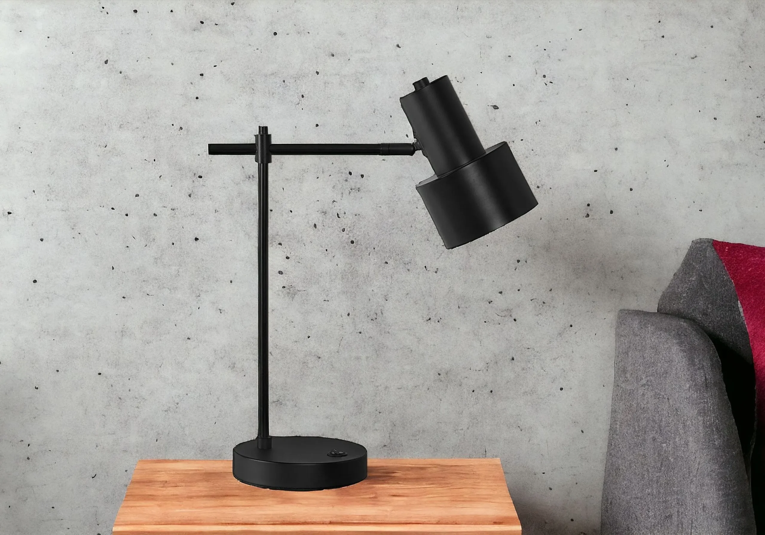 21" Black Metal Round USB Table Lamp With Black Drum Shade - Image 2