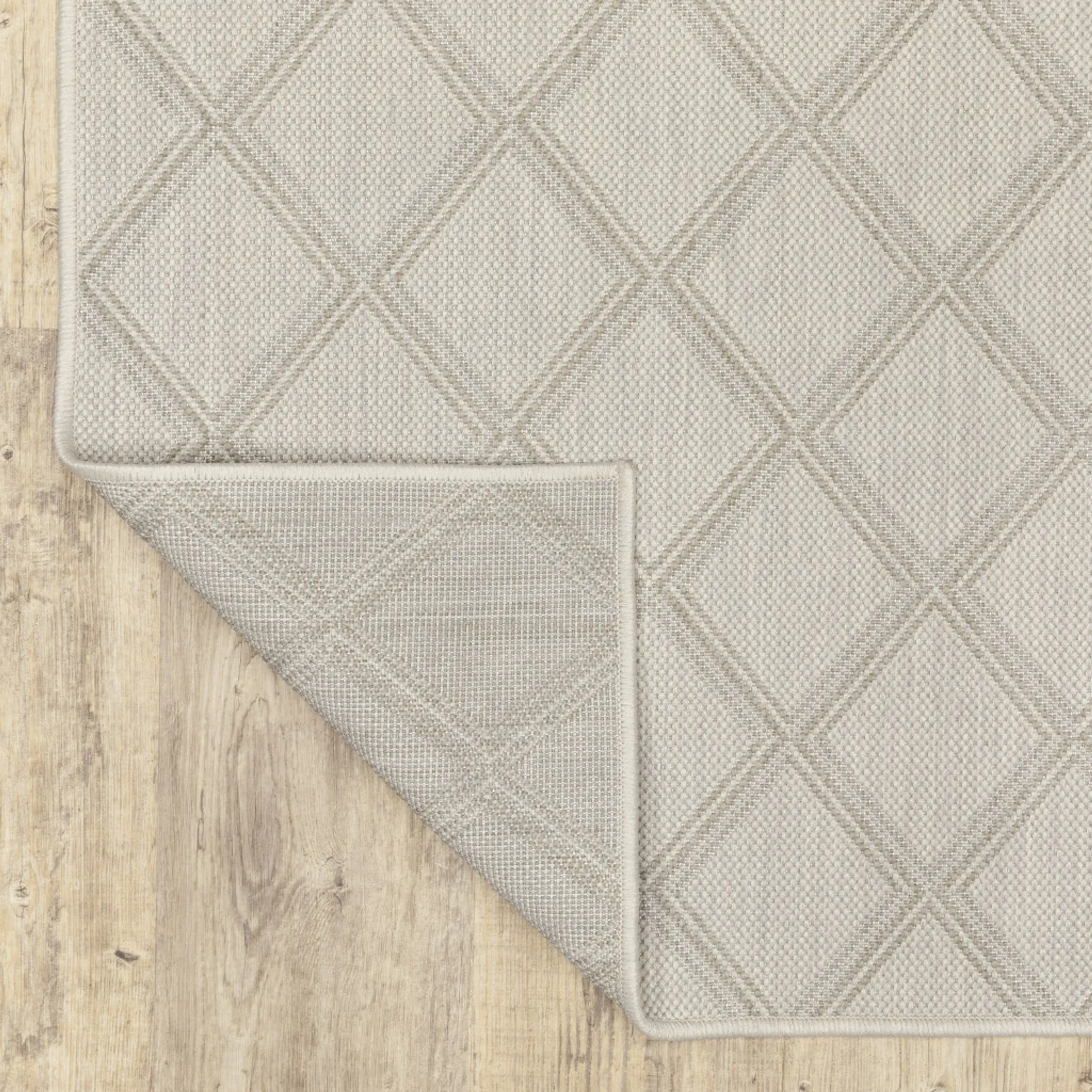 7' X 9' Gray and Ivory Geometric Stain Resistant Indoor Outdoor Area Rug - Image 5